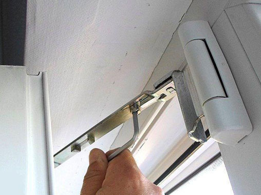 Частые поломки электроприводов для пластиковых окон